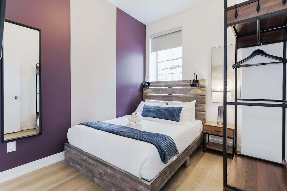 Elegant Suite—Near Kensington Market, Sleeps 8