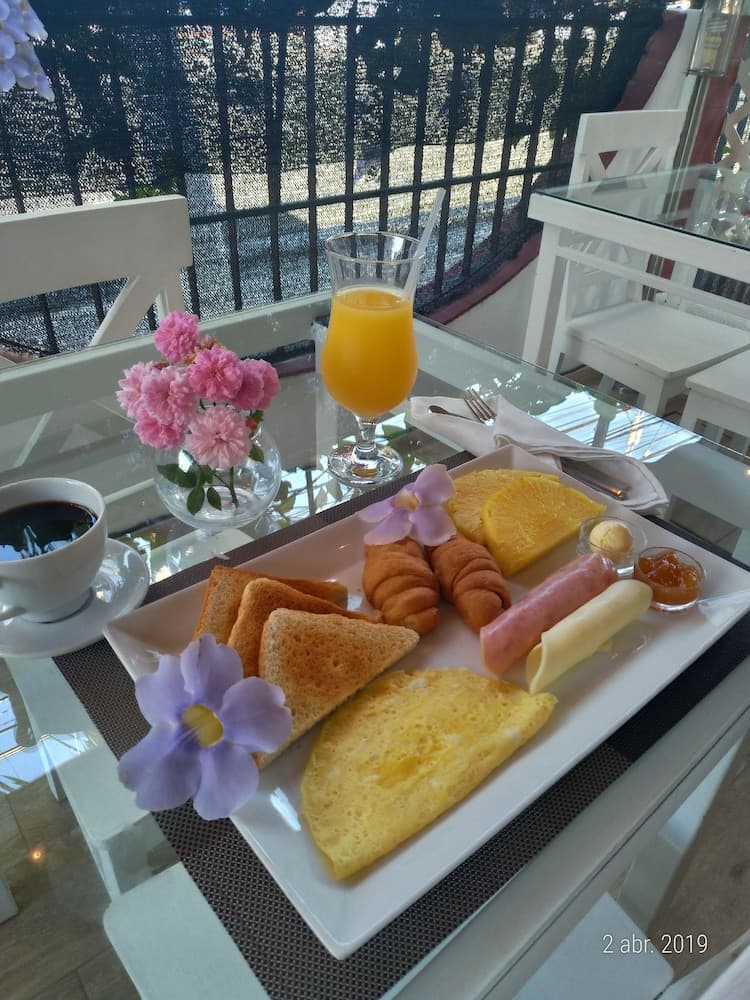 Via Emilia Bed and Breakfast Restaurante