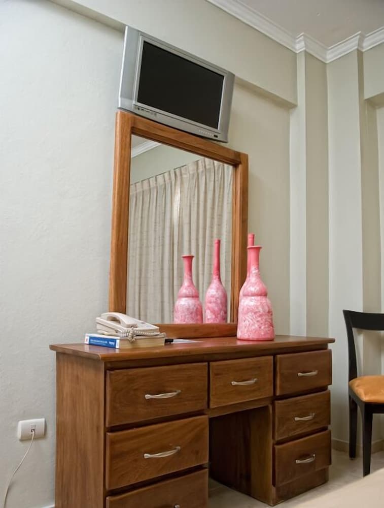 Hotel Century Plaza
