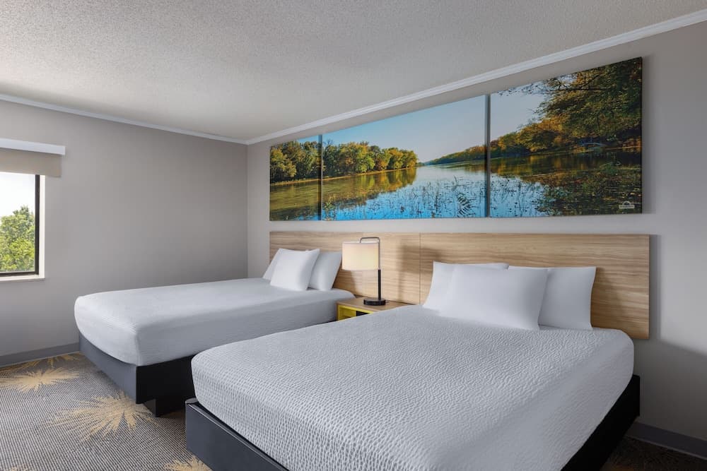 Days Inn & Suites by Wyndham Kansas City South