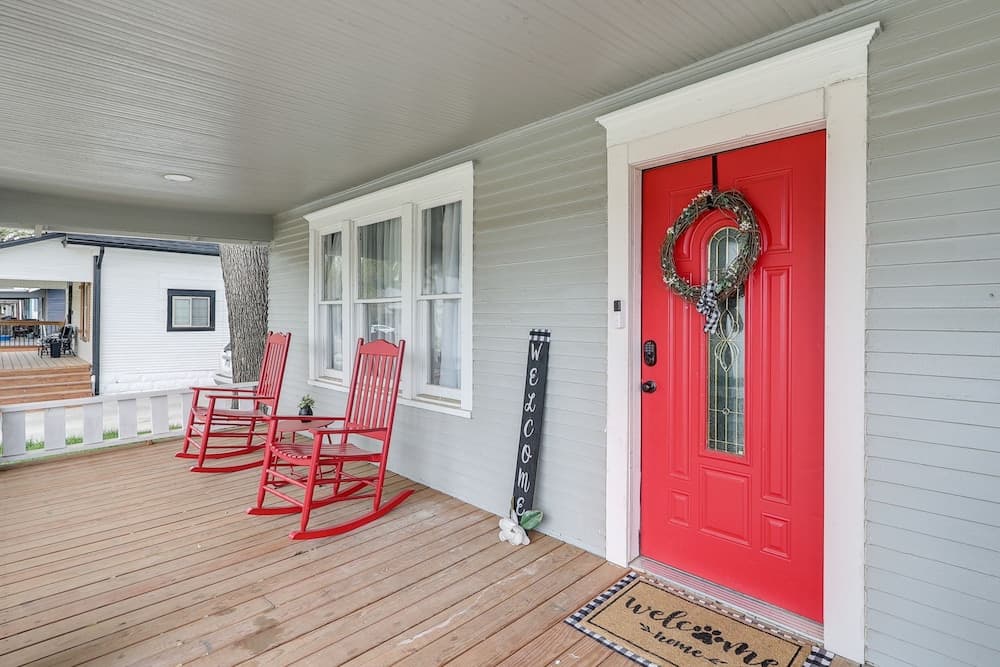 Pet-friendly Wichita Home w/ Deck, Near Dtwn