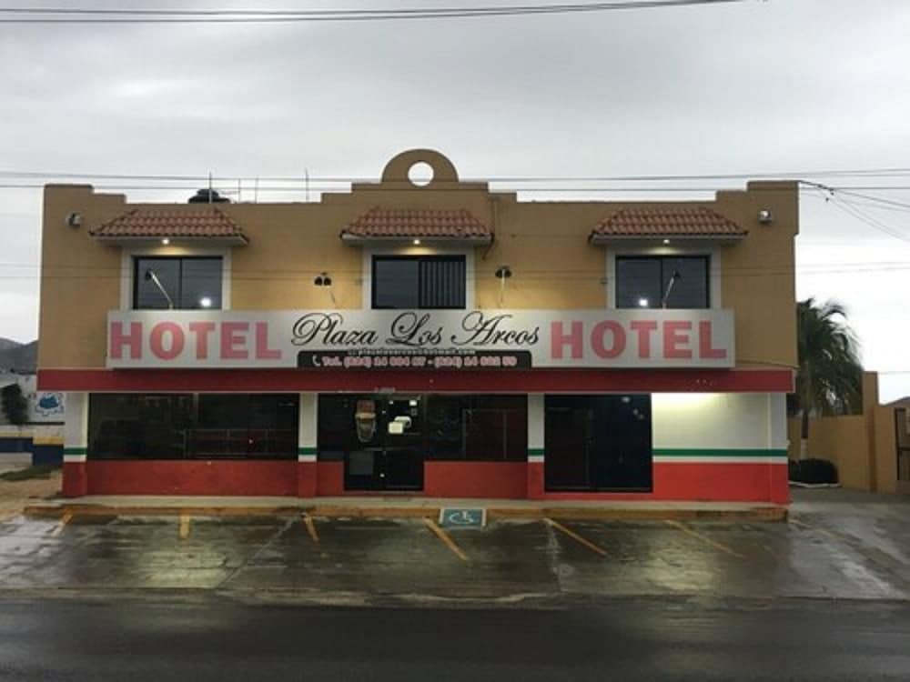 Hotel Plaza Los Arcos