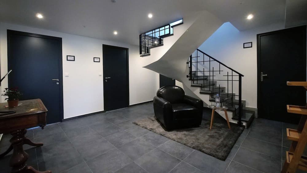 Modern Studio - 2P - Orly