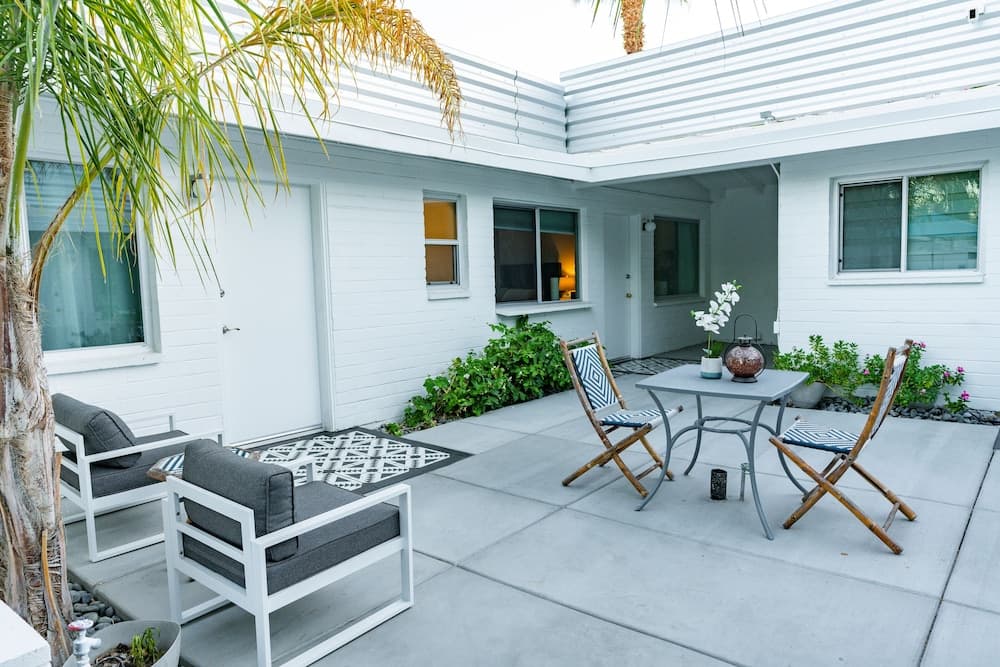 BelleVue Oasis-Palm Springs - Adults Only