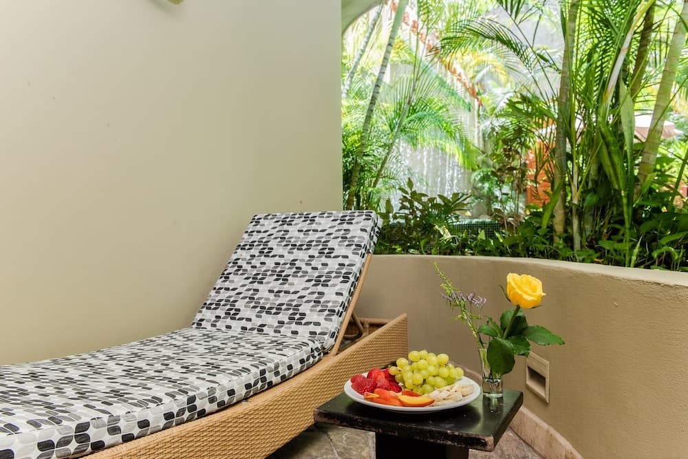 Maya Villa Condo Hotel & Beach Club