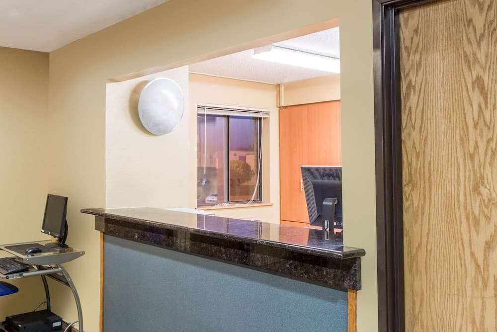 Super 8 by Wyndham Franklin/Middletown Area