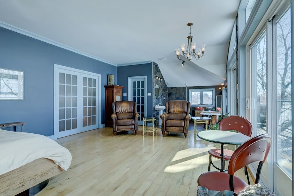 Chalet Chaleureux Sur Le Bord De L'eau Naviguable