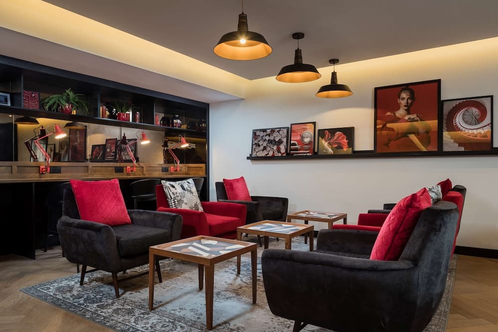 Radisson RED Hotel London Heathrow