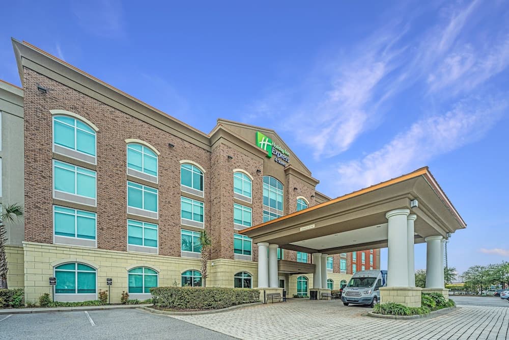 Holiday Inn Express & Suites Charleston Arpt-Conv Ctr Area