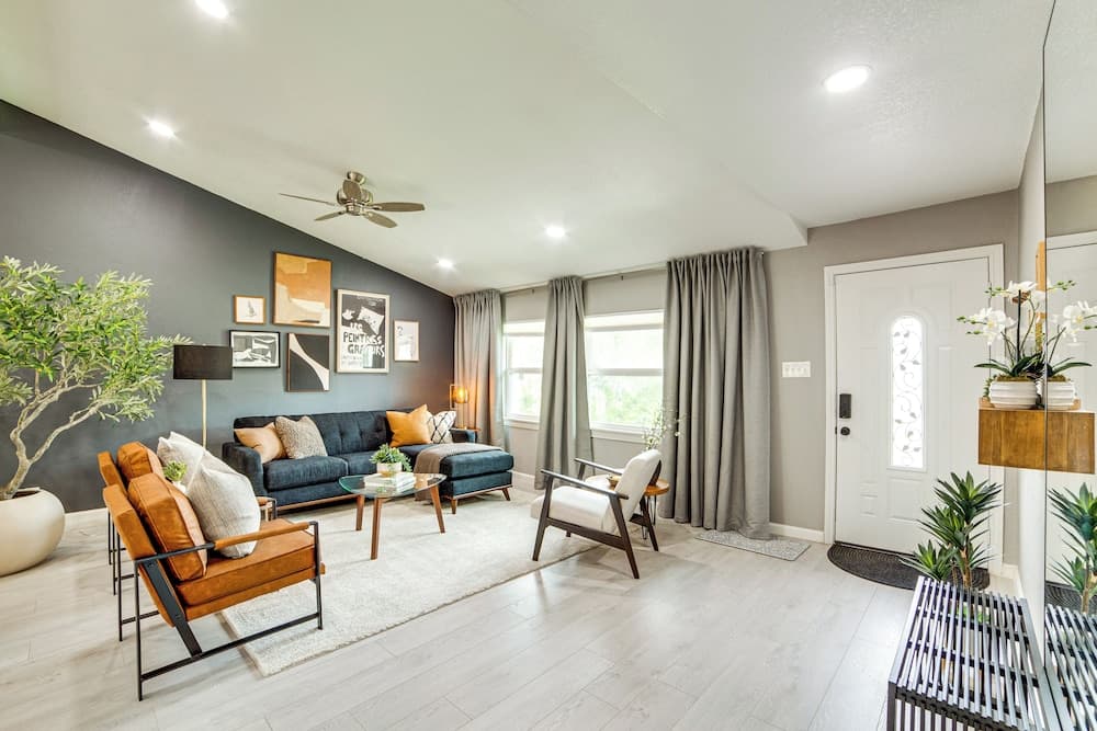 Spacious Family Home, 5 Mi to Galleria Dallas!