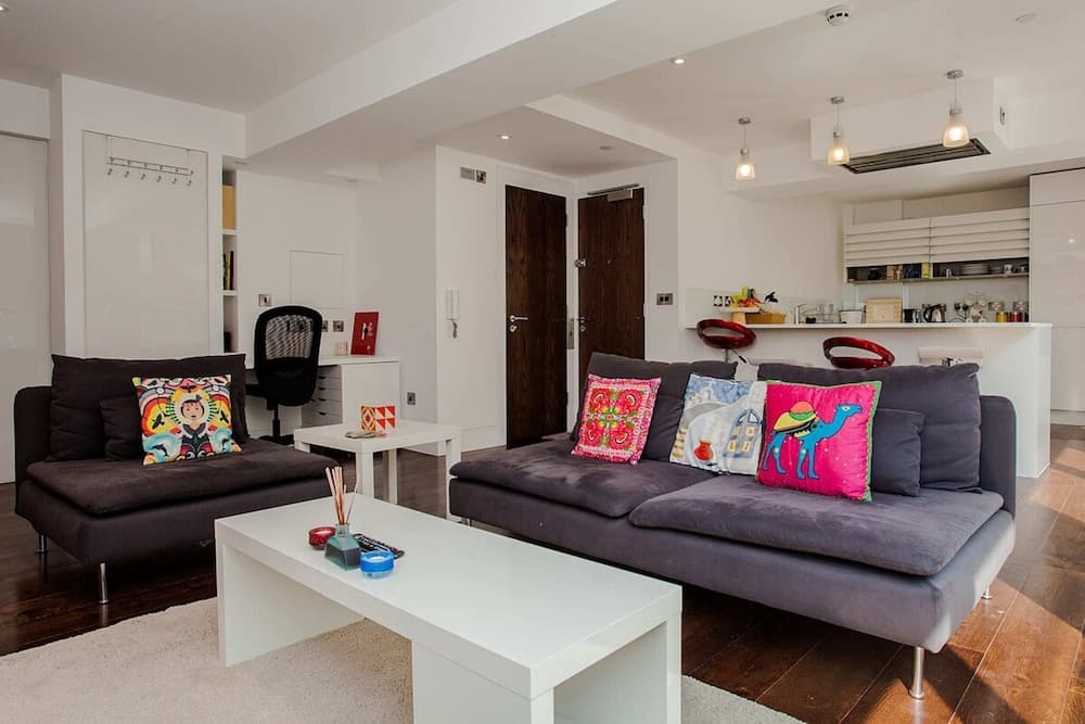 Exquisite 2 Bedroom Apartment In Bank