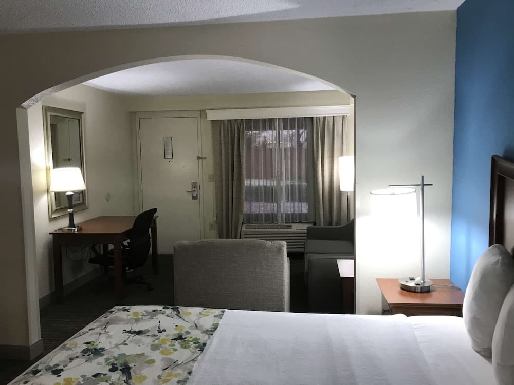 Best Western Inn & Suites - Monroe