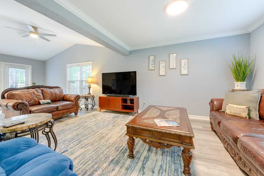 Pet-friendly Pinehurst Home w/ Deck - Near Golf