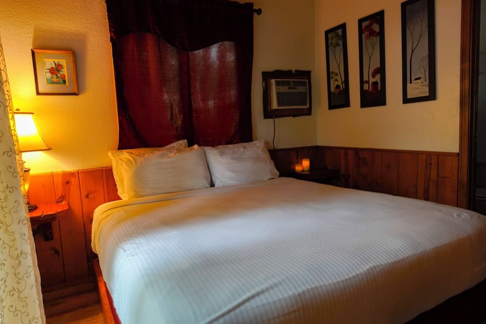Sleepy Hollow Cabins and Hotel