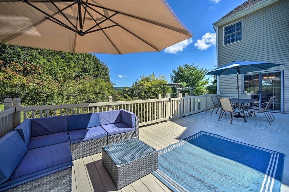 Expansive Upstate Home w/ Home Theater!