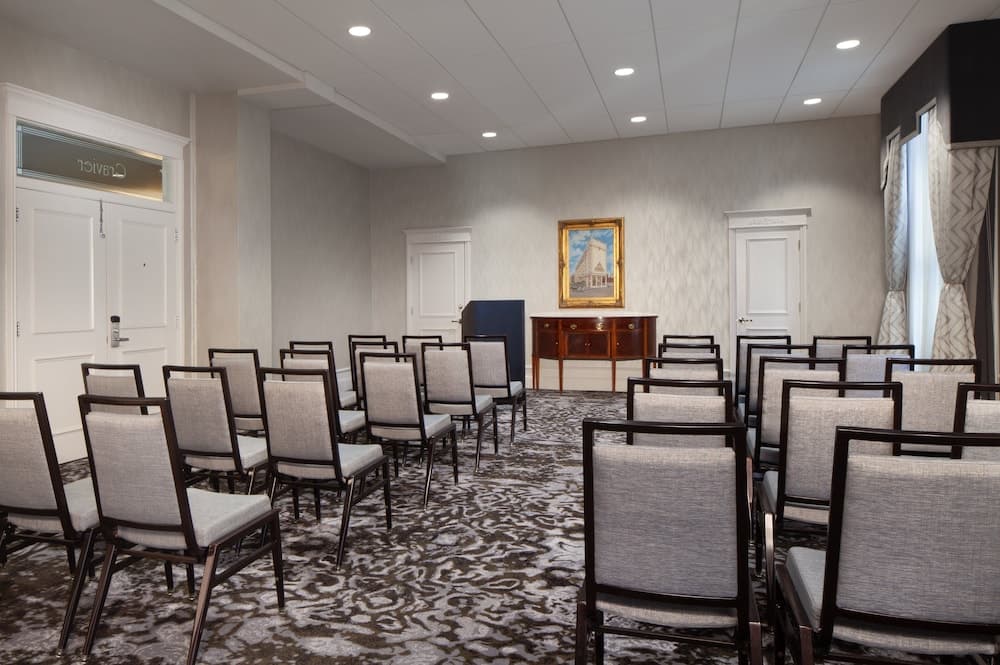 Le Pavillon, New Orleans, a Tribute Portfolio Hotel by Marriott