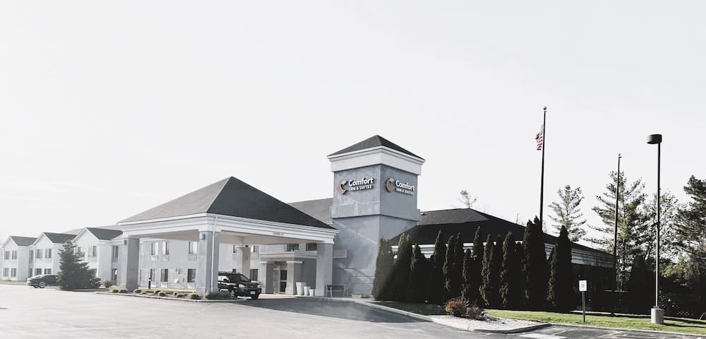 Comfort Inn & Suites NW Milwaukee