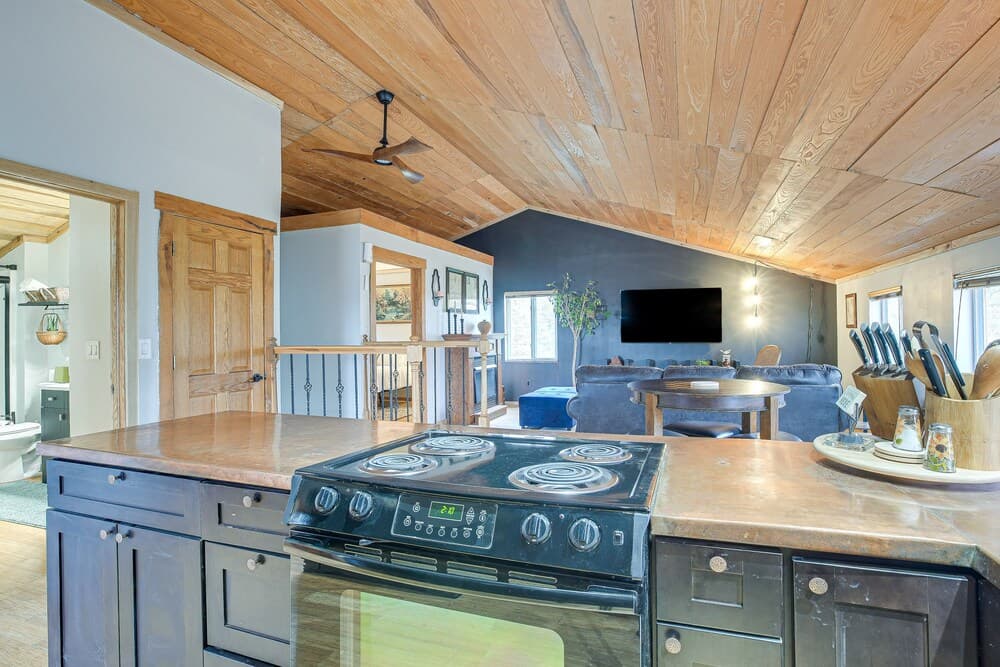 Homey Ohio Getaway on Private 7-acre Farm!