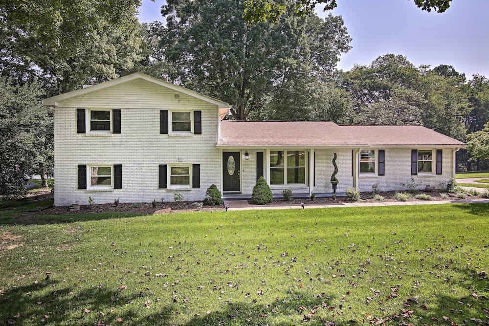 Quiet Lakefront Old Hickory Home w/ Patio, Kayaks!