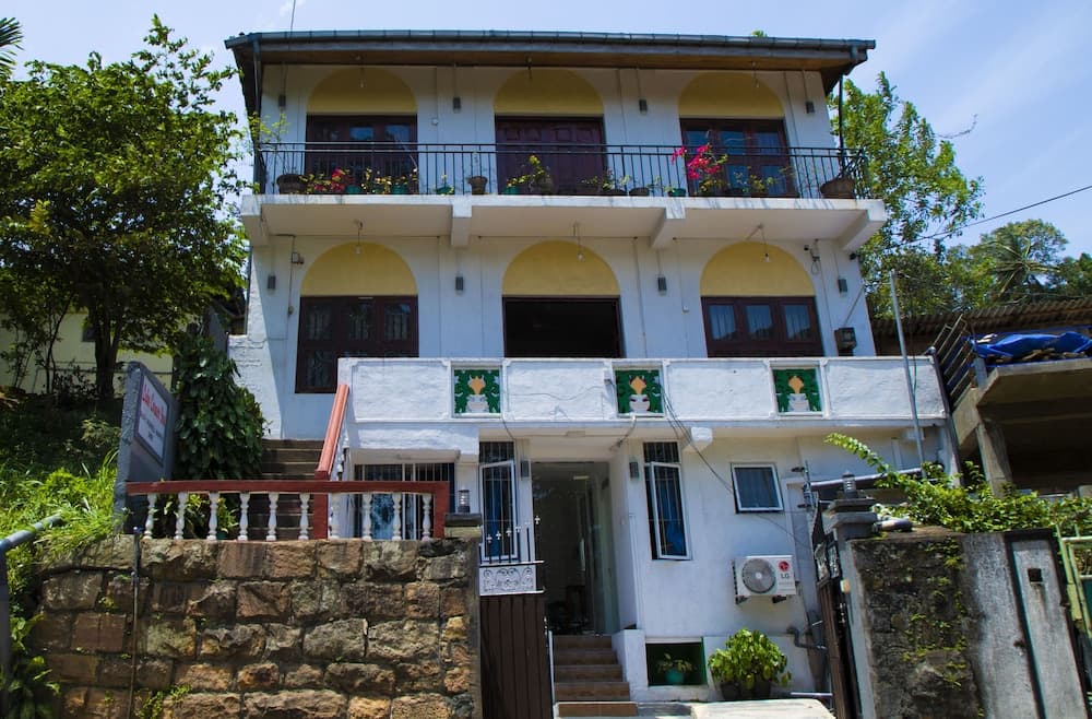 Lake Corner Inn