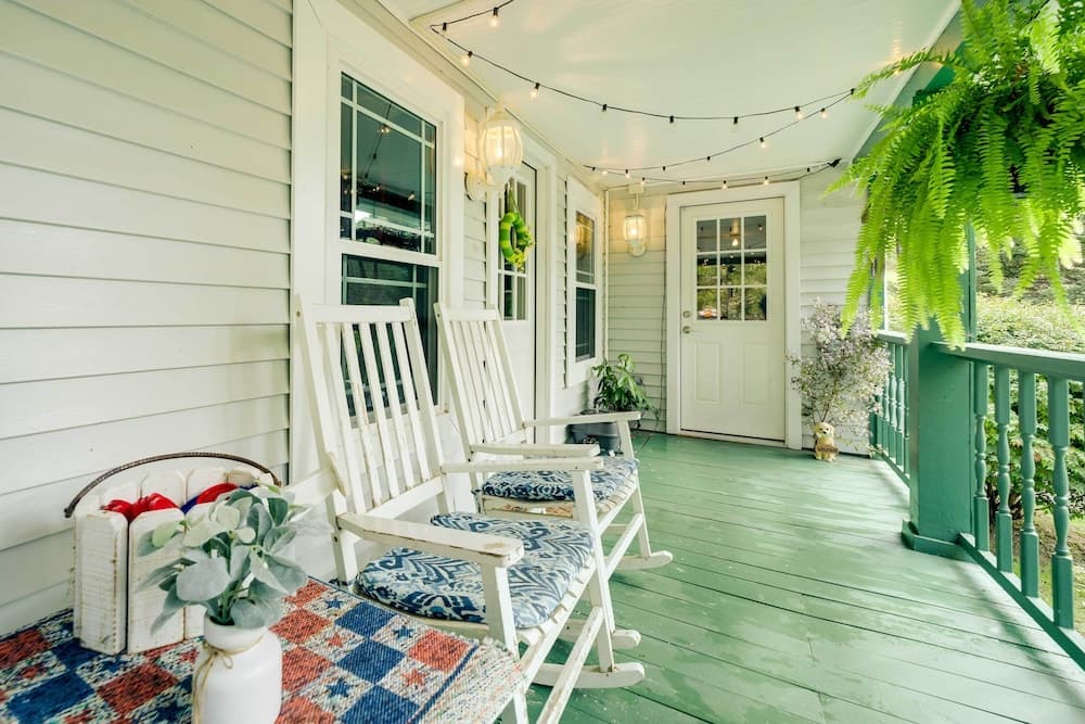 Pet-friendly Smoky Mountain Getaway w/ Fire Pit!