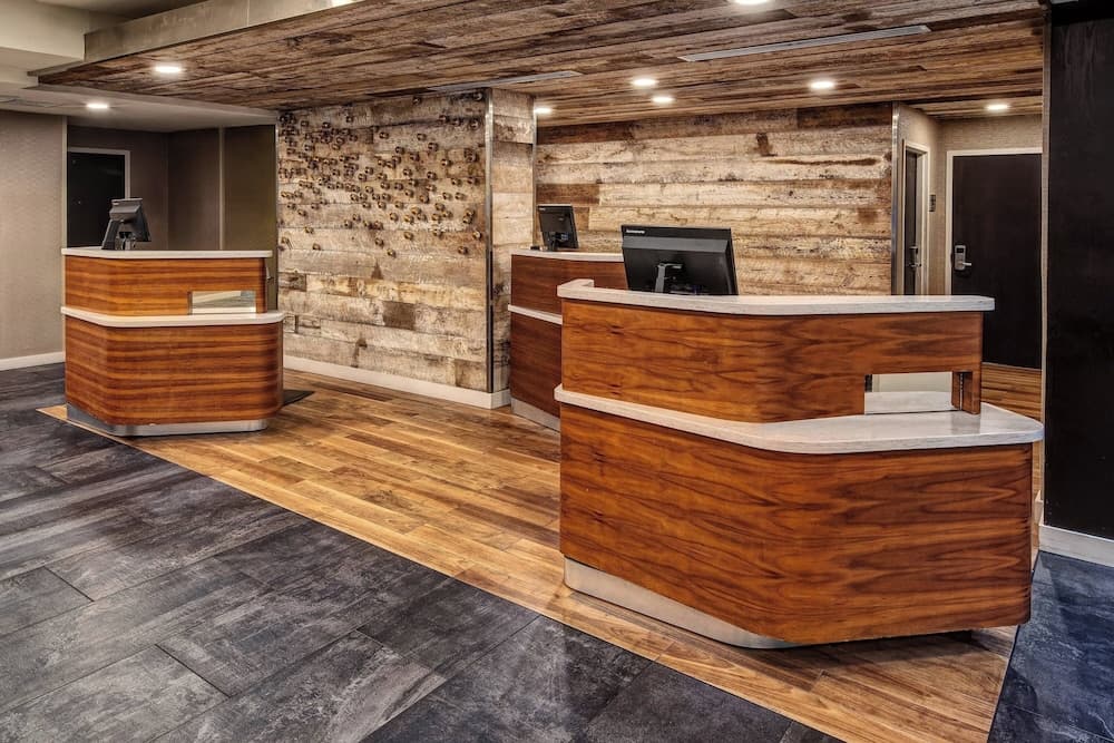 Courtyard By Marriott Vanderbilt-West End