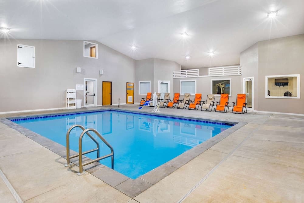AmericInn by Wyndham Pella