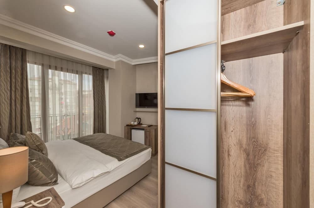 Alphonse Hotel
