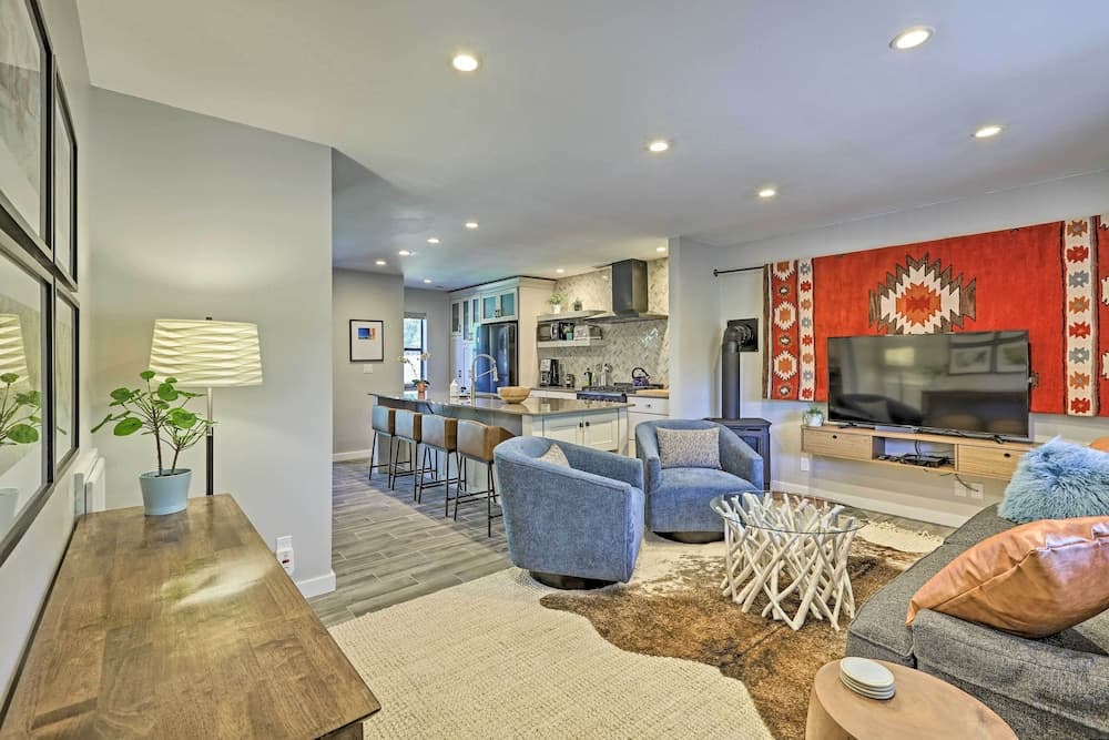 Home w/ Hot Tub, Steps to Dtwn Flagstaff & Nau!