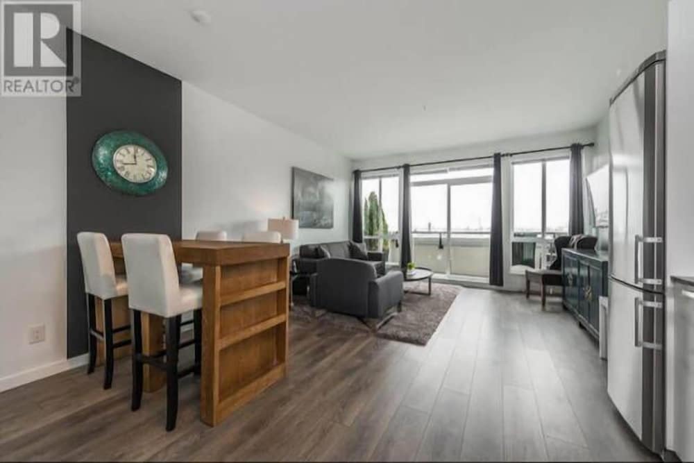 1 Bedroom China Town Condo
