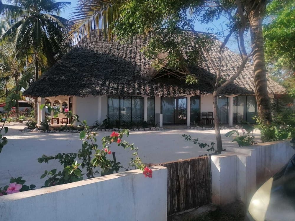 Maua beach lodge