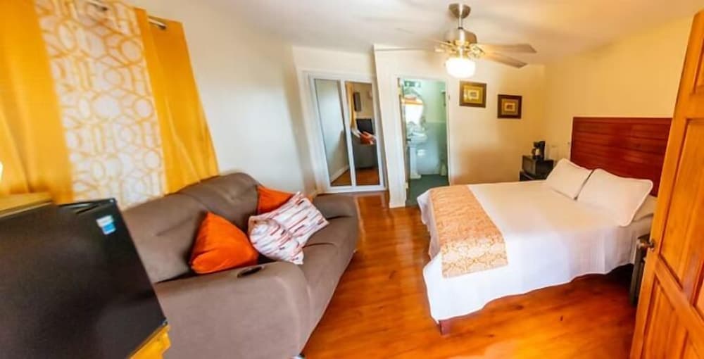 Roatan Airport Boutique Resort
