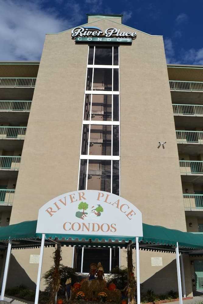 Attractive 504 2BD Condo with Private Balcony and Jacuzzi Tub by RedAwning