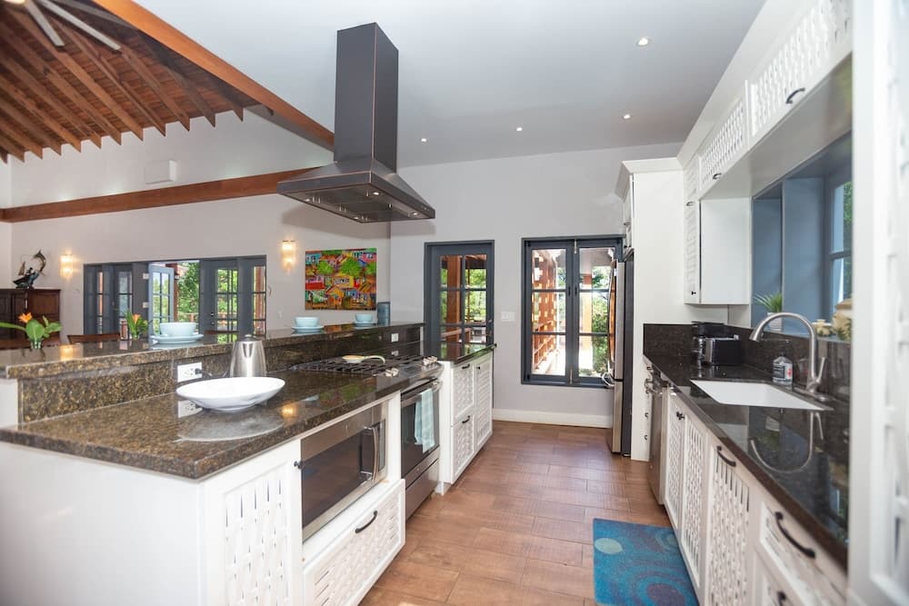 Casa Catarata 3 Bedroom Home by RedAwning