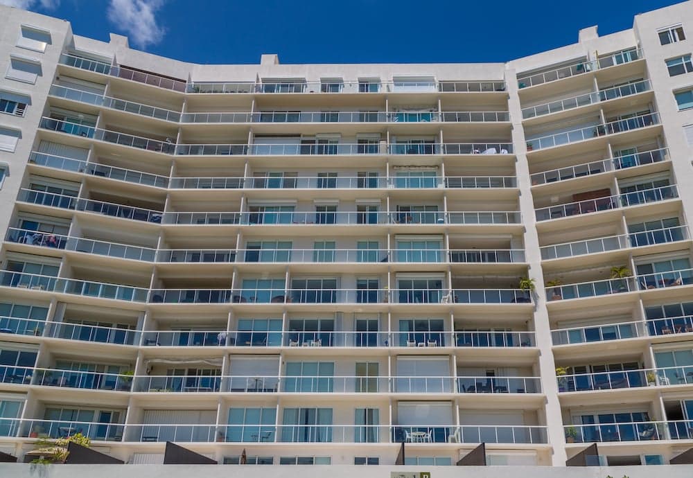 ARENA Stunning 2 BDR Beachfront- Designer Vibes