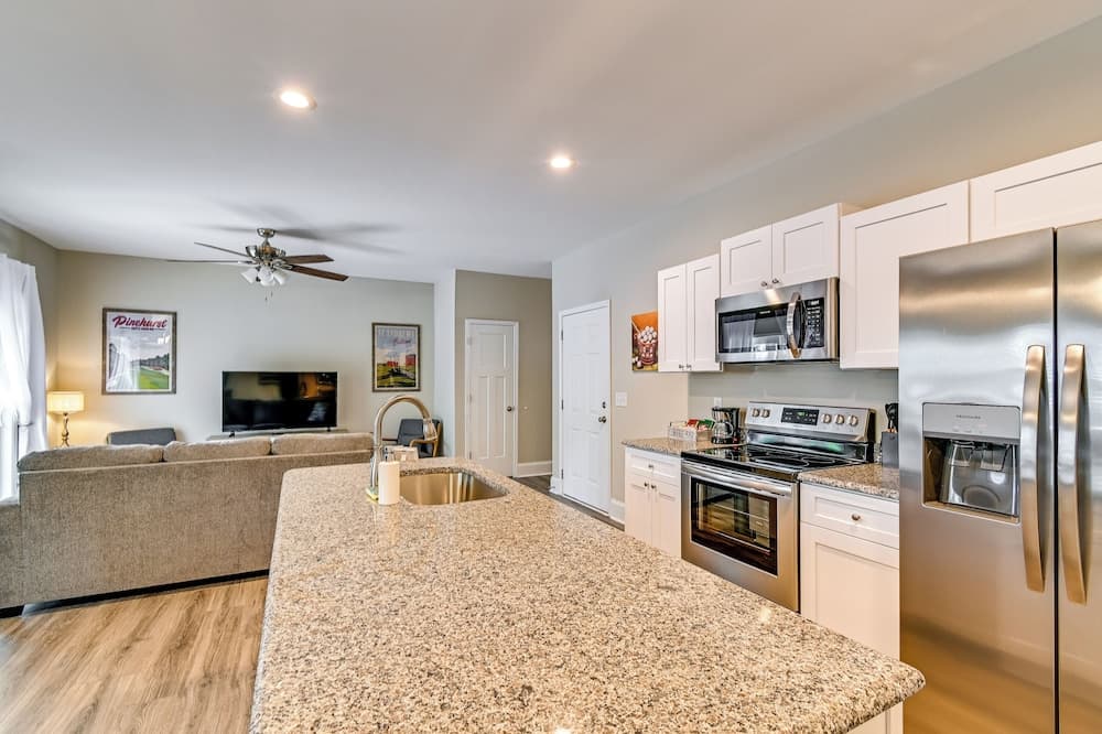 Southern Pines Golf Course Townhome w/ Deck!