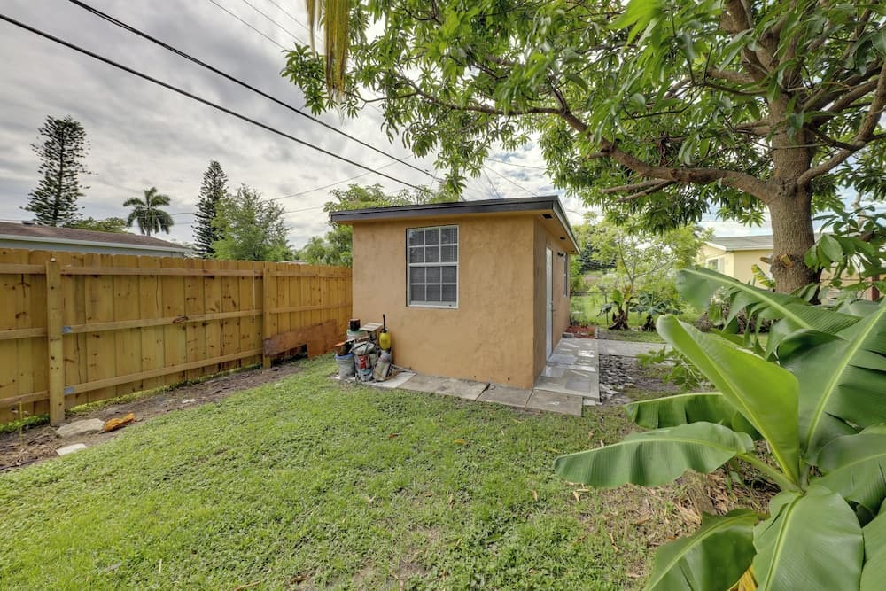 Pet-friendly Fort Lauderdale Home: 8 Mi to Beach!