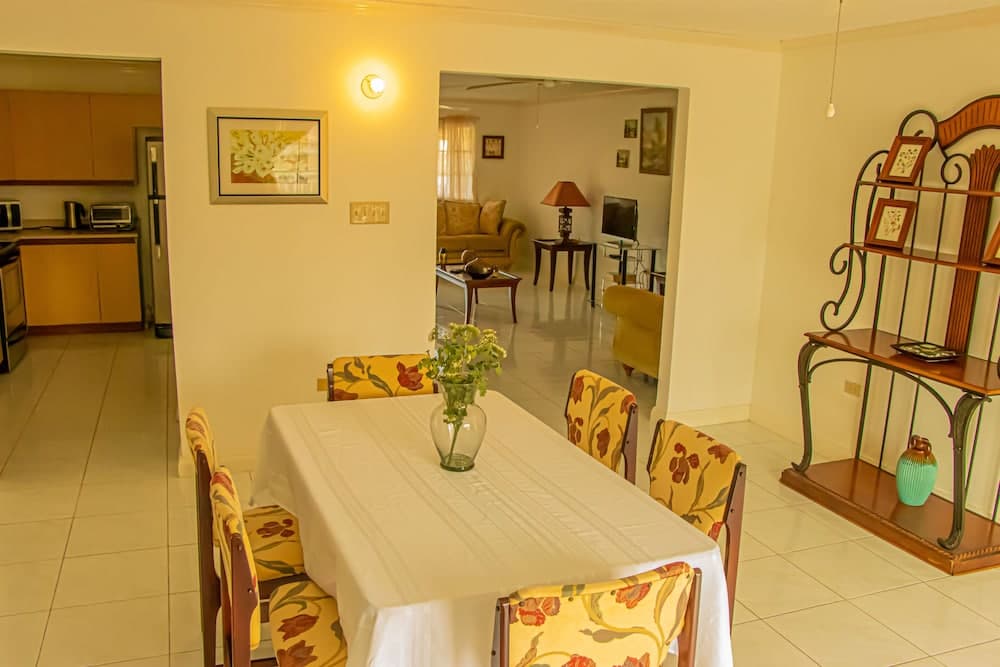 HOLIDAYS AT MANGO WALK COUNTRY CLUB