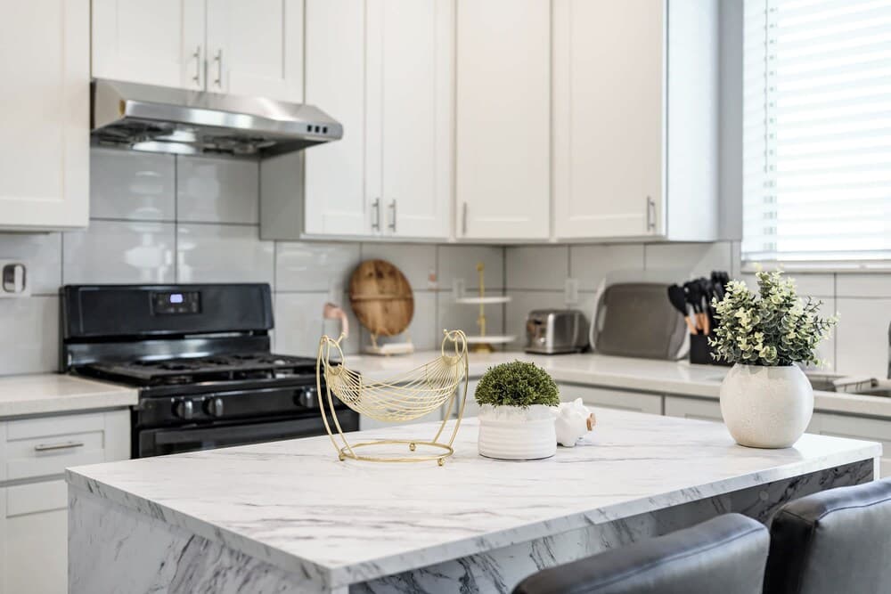Modern Spacious Home Bright, Family Group Friendly
