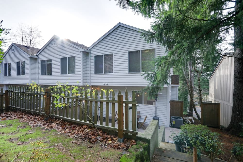 Lake Oswego Home w/ Deck 9 Mi to Downtown Portland