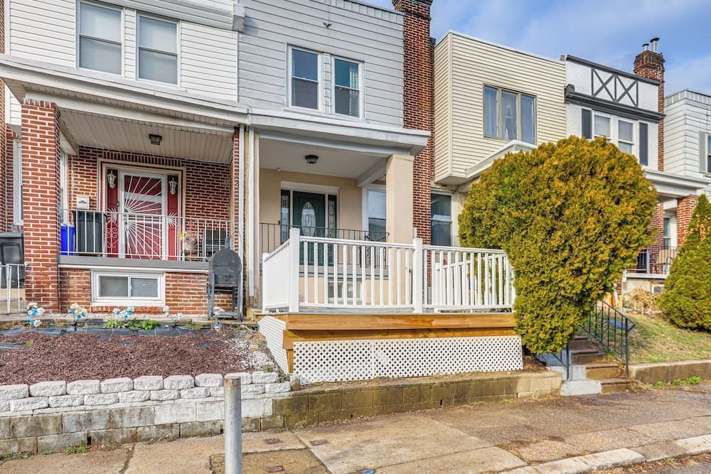 6 Mi to Eagles Games: Stylish Philly Townhome!