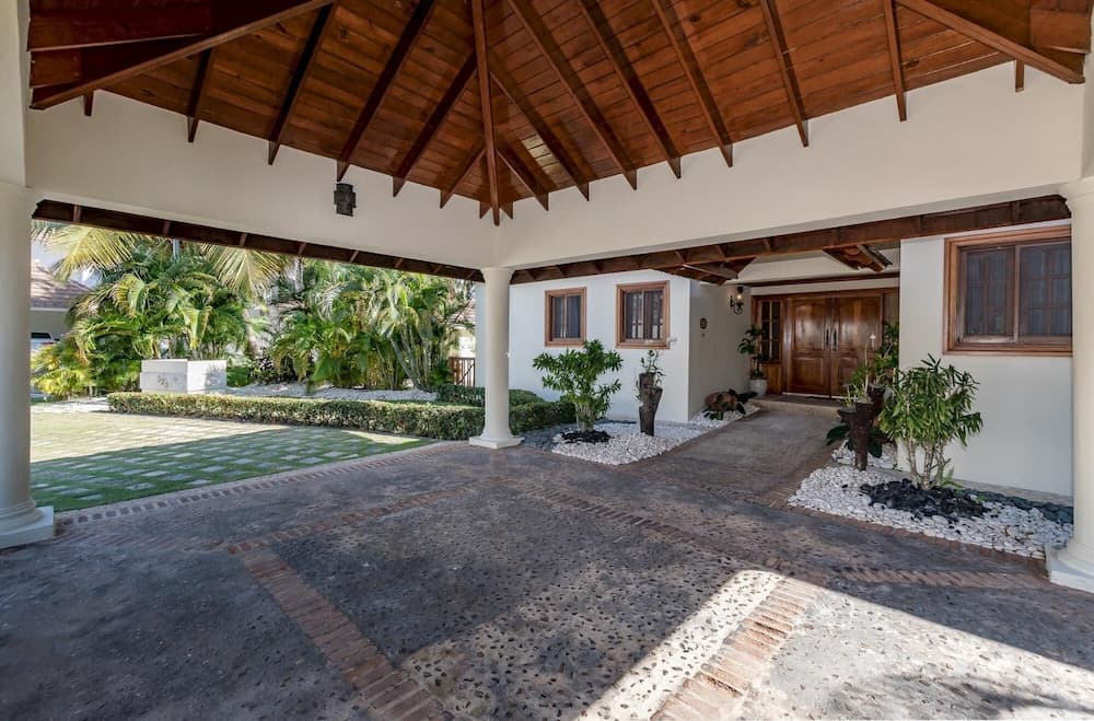 Luxury Stunning Villa in Cocotal With Pool