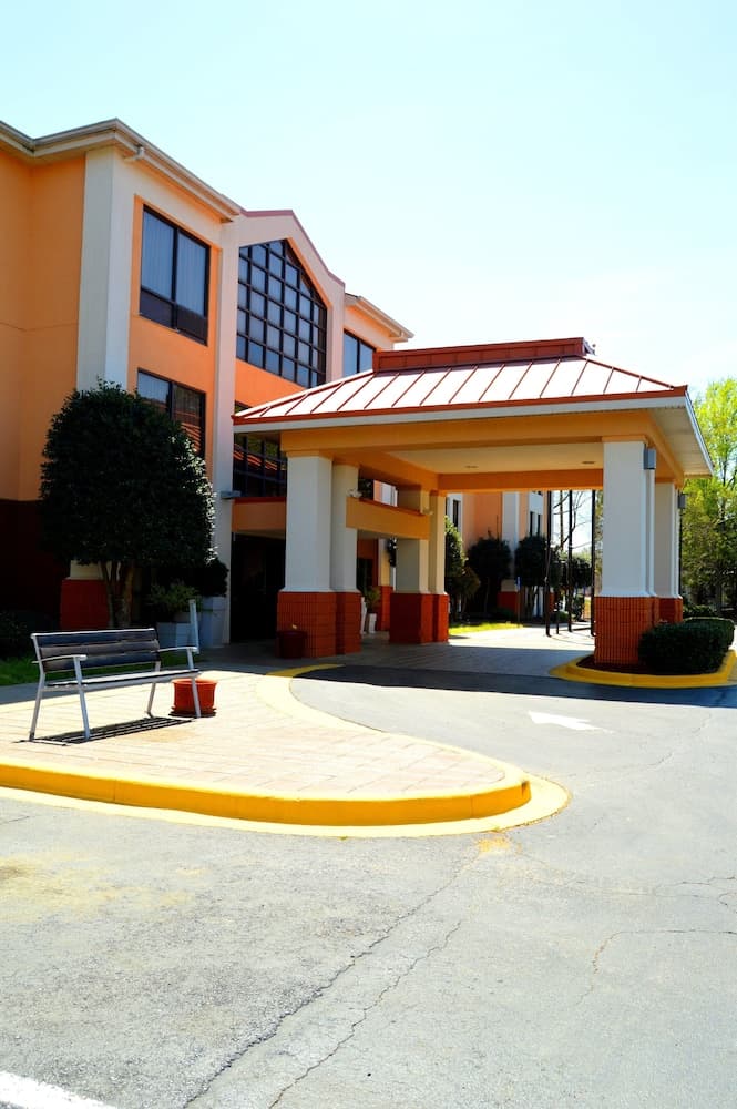 Lexington Inn and Suites