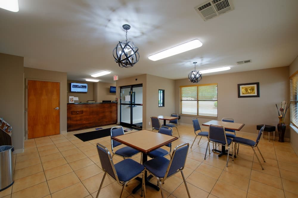Brentwood Inn & Suites