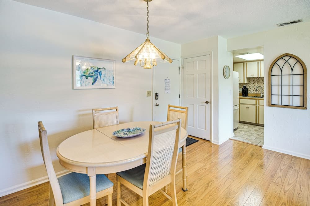 < 1/2 Mi to Coast: New Smyrna Beach Getaway