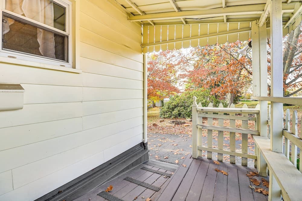 Game Room & Fire Pit: West Mifflin Home!
