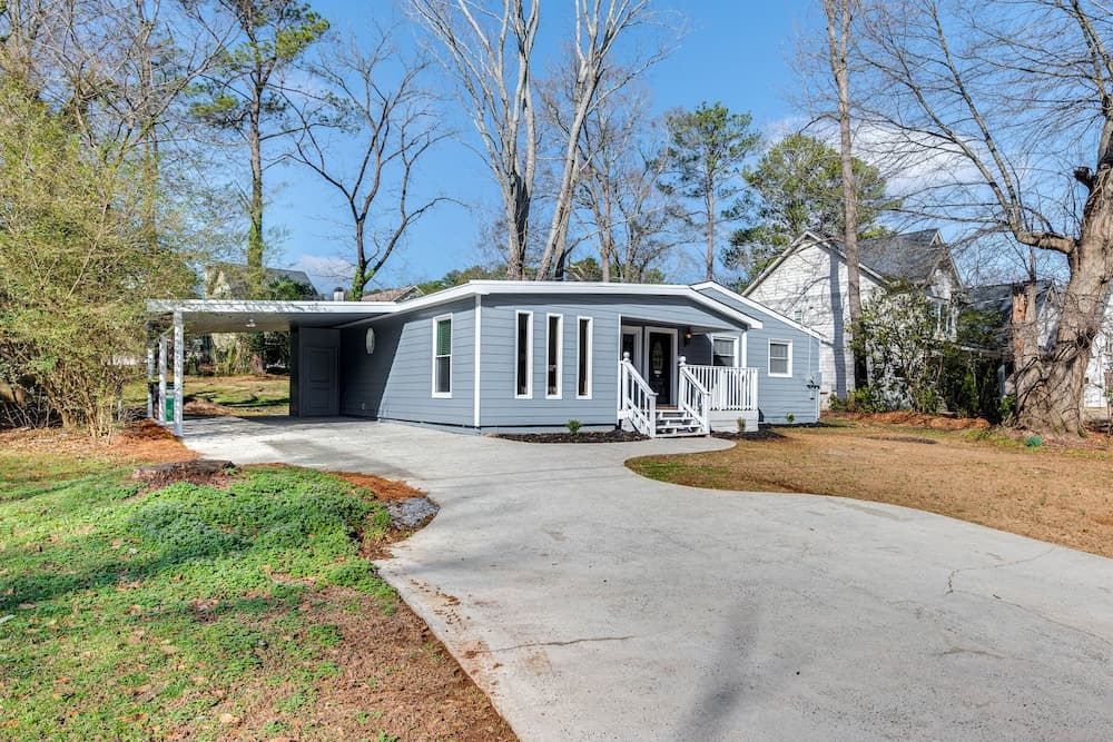 Smyrna Home w/ Porch: 2 Mi to Battery Atlanta!