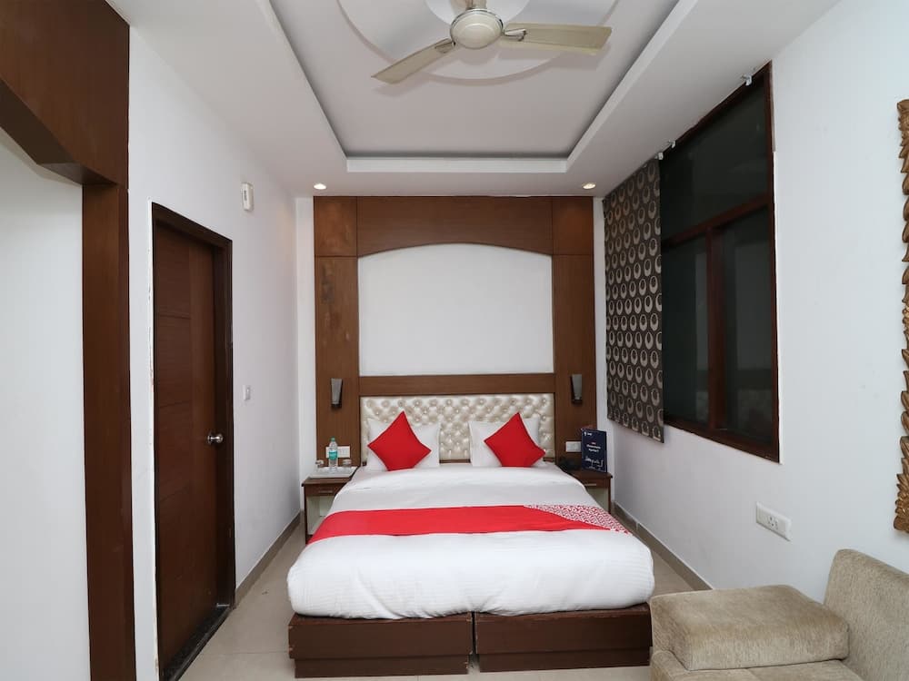 OYO 12780 New Hotel Rajwada