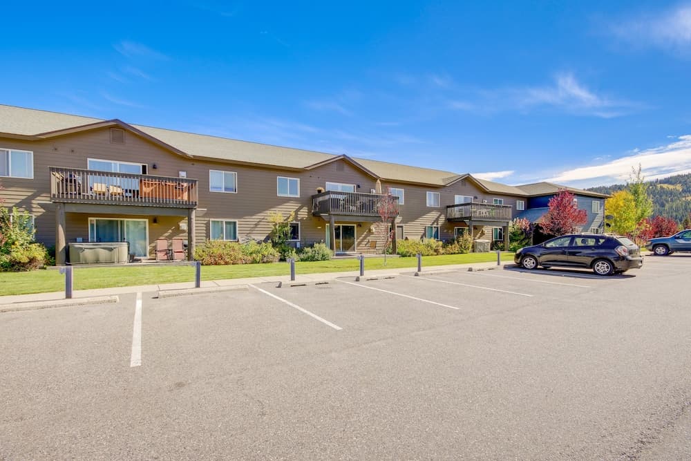 Big Sky Condo - Patio, Fireplace & Mountain Views