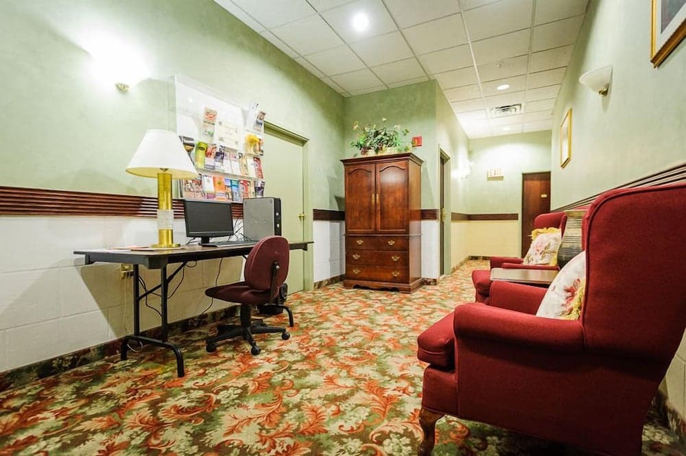 Peterborough Inn & Suites Hotel
